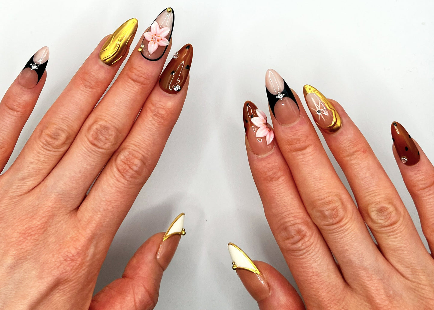 Handmade Press On Nail Tip - Retro Bloom Chic